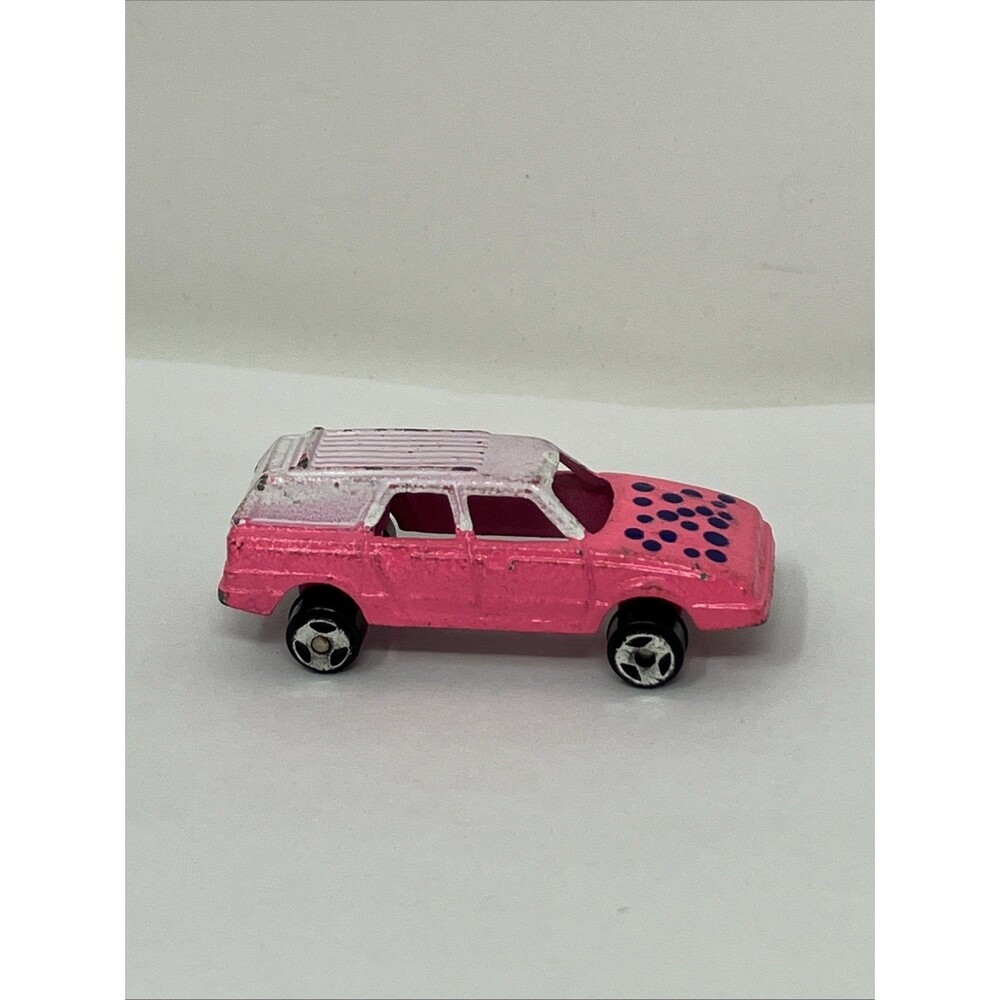 Tootsie Toys Diecast Car 1962 Ford Taurus Ranch Wagon Pink/White/Blue Polka Dots